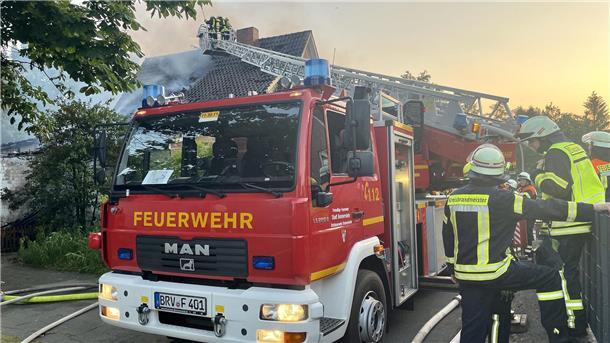 Einfamilienhaus in Bademühlen abgebrannt Die Dachhaut musste über die Drehleiter geöffnet werden