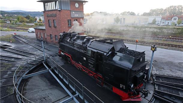 Harzer Schmalspurbahnen stellen Analyse zu Sparmaßnahmen vor Die Dampflokomotiven der Harzer Schmalspurbahnen sind vor allem bei Touristen beliebt. (Archivbild)