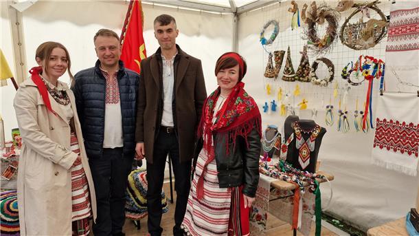 Die Delegation aus ukrainischen Stadt Schazk mit Bürgermeister Serhij Karpuk (2. von rechts).