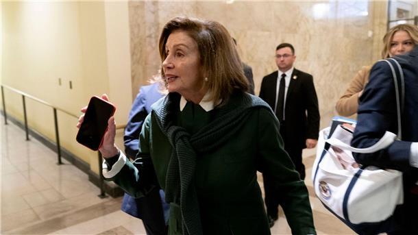 US-Repräsentantenhaus vertagt weitere Chefposten-Abstimmung Die Demokratin Nancy Pelosi trifft am zweiten Tag der Wahl im Kapitol ein.