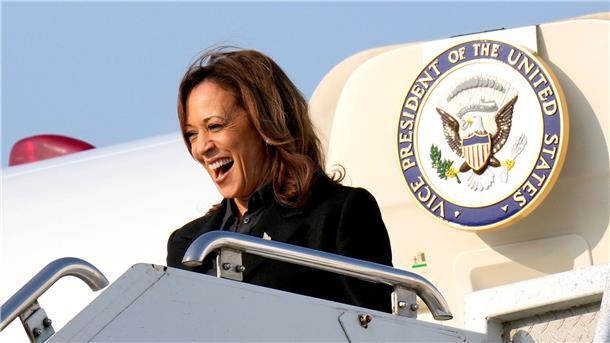 Kandidatin der Demokraten: Wer ist Kamala Harris? Die demokratische US-Präsidentschaftskandidatin Kamala Harris kann als amtierende Vizepräsidentin im Wahlkampf die Regierungsmaschine nutzen. (Archivbild)