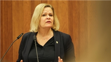 Die derzeitigen Aggressionen hätten mit scharf geführtem demokratischem Streit nichts mehr zu tun, so Bundesinnenministerin Nancy Faeser.