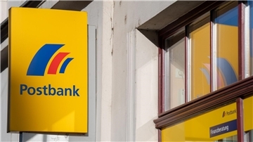 Die Deutsche Bank dünnt das Filialnetz der Tochter Postbank deutlich aus.