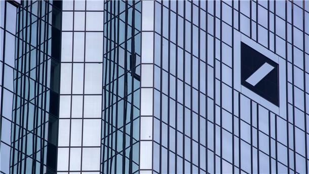 Die Deutsche Bank in Frankfurt verwies auf Anfrage auf ein nach wie vor „deutlich erhöhtes Aufkommen an Anfragen und Aufträgen“ der Kundschaft.