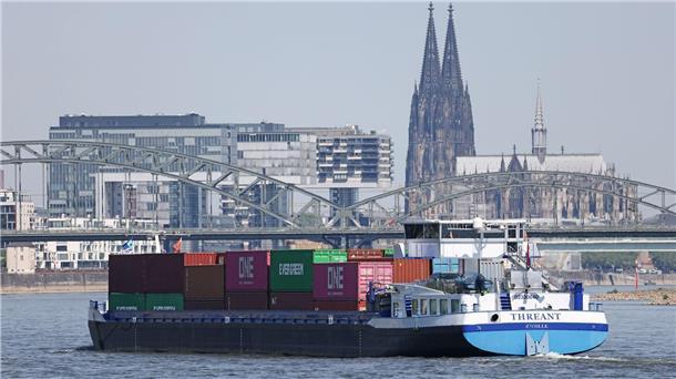 Binnenschifffahrt erholt sich leicht von historischem Tief Die deutsche Binnenschifffahrt transportiert etwas mehr Güter, bleibt aber auf niedrigem Niveau (Archivbild)
