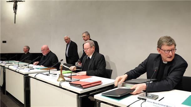 Deutsche Bischöfe vor Zerreißprobe Die Deutsche Bischofskonferenz sucht bei ihrer Frühjahrskonferenz in Augsburg einen Weg mit dem Gegenwind aus Rom umzugehen.