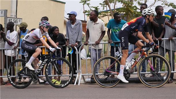 Die deutsche Radsportlerin Antonio Niedermaier beim Straßenrennen während der WM in Kigali. 
