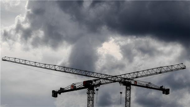 Ökonomen senken Prognosen: Belebung 2026 fällt kleiner aus Die deutsche Wirtschaft wird nach Ifo-Einschätzung in diesem und nächsten Jahr schwächer wachsen als erwartet. (Symbolbild)