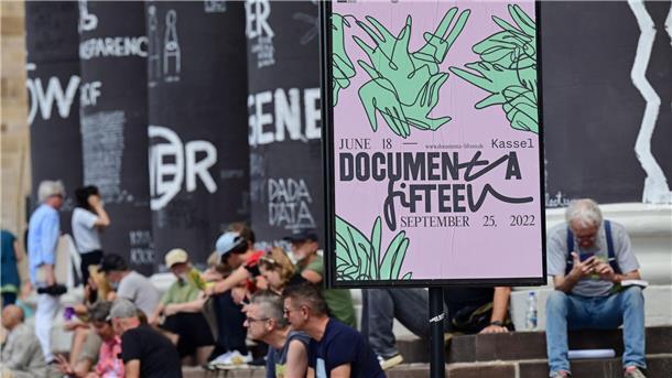 documenta: Petition zum Erhalt der Kunstfreiheit übergeben Die documenta fifteen 2022 war von einem Antisemitismus-Eklat überschattet worden.