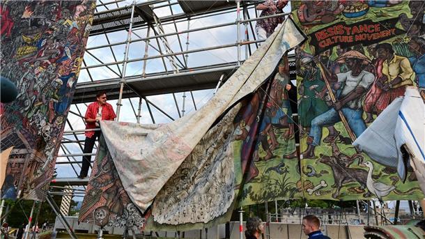 Kulturminister: documenta soll Perspektive bekommen Die documenta fifteen war vor zwei Jahren von Antisemitismus-Diskussionen überschattet worden.