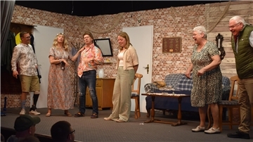 Das Foto zeigt ein Theaterstück der Esenshammer Spielschar.
