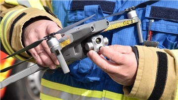 Die Drohnen der neuen Staffel der Feuerwehr Bremerhaven sind mit einer normalen und einer Wärmebildkamera ausgestattet. Die Feuerwehr in Beverstedt bekommt noch modernere. Geräte. 
