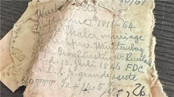 Geheimer Münzschatz aus dem Garten kommt unter den Hammer Die durch Wassereintritt teils vergammelten Münztütchen, die jahrzehntelang vergraben waren.