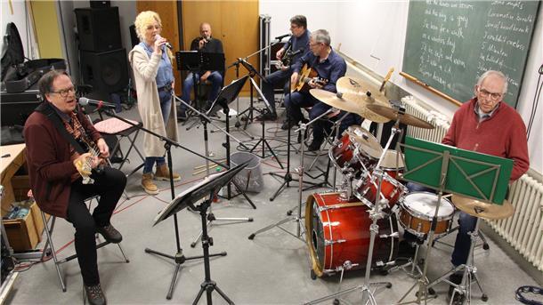EAL Band