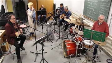EAL Band