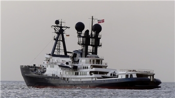 Die Expeditionsyacht „Arctic“ - aufgenommen während Probefahrten auf der Elbe vor Cuxhaven: 