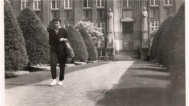 Die Eibenallee am Amtsgericht Ende der 1950er Jahre.