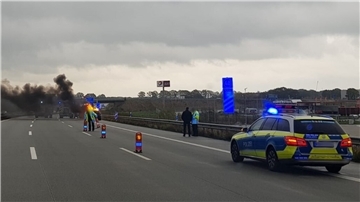 Die Eigensicherung und das Absichern von Unfallstellen mit modernen Hilfsmitteln sind elementar wichtig, um das Gefährdungsrisiko bei der gefährlichen Arbeit auf der Autobahn zu senken.