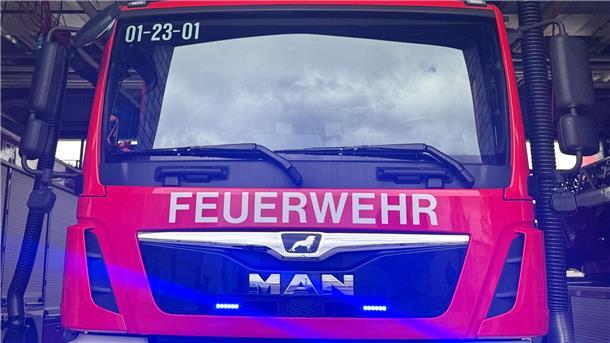 Die Einsatzkräfte konnten das Feuer zügig löschen. (Symbolbild)