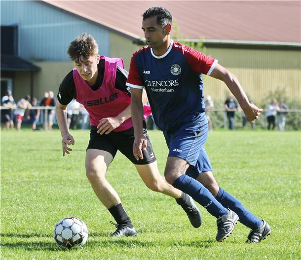 Aufsteiger TuS Einswarden räumt nächsten Gegner in der Kreisliga aus dem Weg  Einswarder Mannschaft um Spielertrainer Bünyamin Kapakli