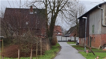 Die einzige Straßenlaterne im „Kleinen Weg“ in Mulsum ist seit Oktober defekt.