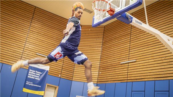 Eisbären-Profi Collins läuft aus der Distanz gerne mal heiß Die Eisbären Bremerhaven sind für Power Forward Marquis Collins die erste Station in Europa.