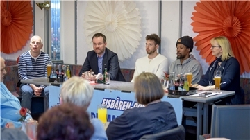 Die Eisbären Bremerhaven stellen sich den Fragen der Fans.