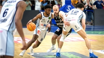 Die Eisbären um Elijah Miller haben die Lizenz für die neue Spielzeit von der 2. Baketball-Bundesliga erhalten.