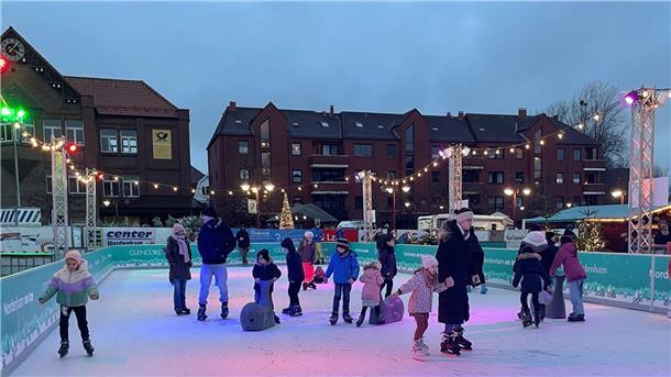 Nordenham on Ice präsentiert sich in diesem Jahr mit noch mehr Budenzauber Schlittschuhlaufen auf einer künstlichen Eisbahn