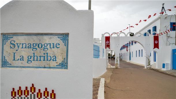 Tote bei Angriff auf Synagoge in Tunesien Die El-Ghriba-Synagoge ist ein wichtiges Bauwerk für die jüdische Gemeinde auf der tunesischen Insel Djerba.
