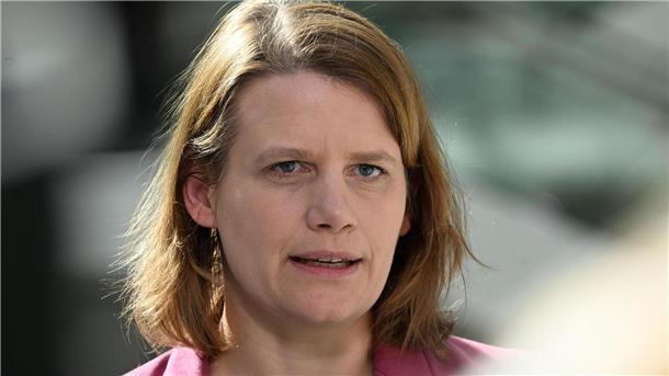 Ministerin: Verbrenner-Auto droht zur Kostenfalle zu werden Die Elektromobilität brauche neuen Schwung – jetzt seien bessere Rahmenbedingungen gefragt, sagt Ministerin Julia Willie Hamburg. (Archivbild)