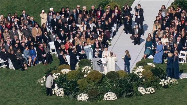 Hochzeit im Weißen Haus: Bidens Enkelin Naomi heiratet Die Enkelin von US-Präsident Biden, Naomi Biden, und ihr Verlobter, Peter Neal, heiraten auf dem Südrasen des Weißen Hauses.