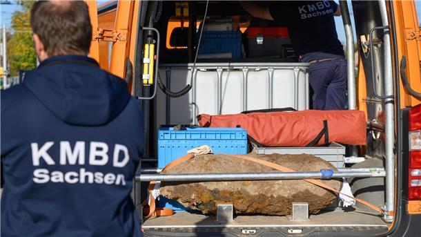Weltkriegsbombe in Dresden entschärft Die entschärfte 250-Kilogramm-Bombe aus dem Zweiten Weltkrieg liegt nach der Entschärfung in einem Transporter des Sächsischen Kampfmittelbeseitigungsdienstes.