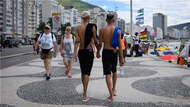 Die Entwicklung von Wohlstand bedeute nicht automatisch eine Angleichung von Werten - zum Beispiel bei der Akzeptanz von Homosexualität.