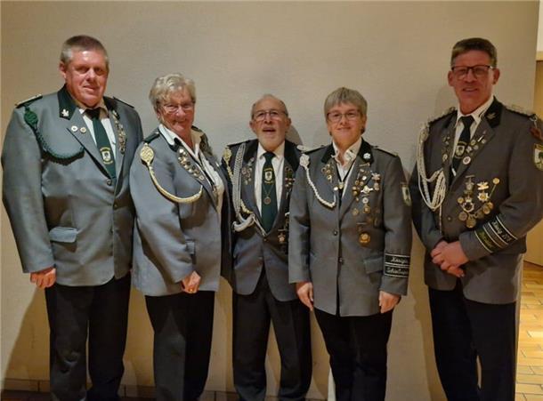 Neues Kaiserpaar und neue Vereinsmeister Die erfolgreichen Schützinnen und Schützen des diesjährigen Herbstabschlussschießens des Schützenvereins Barchel.