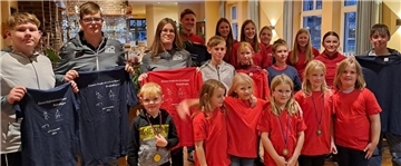 Die erfolgreichsten Kinder und Jugendlichen erhielten beim Ehrungstag T-Shirts.