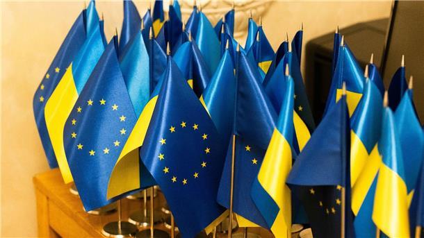Im Eiltempo zur EU? Von der Leyen legt Ukraine-Bericht vor Die EU-Kommission legt einen Bericht über die jüngsten Fortschritte der Ukraine auf ihrem Weg in die EU vor.