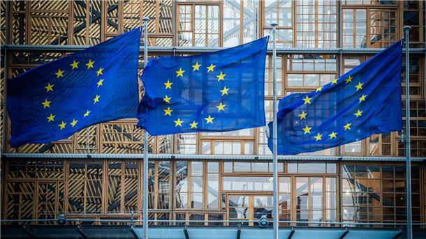 Die EU-Kommission will mit dem Abbau von Bürokratie, vereinfachter Besteuerung und neuen Maßnahmen gegen Zahlungsverzug kleine und mittlere Unternehmen entlasten.