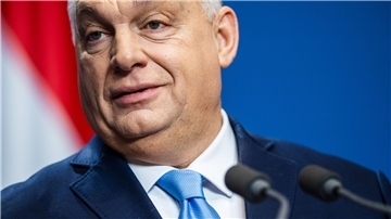 Die EU und ganz Europa wolle Krieg, moniert Orban - „außer Ungarn und dem Vatikan“.