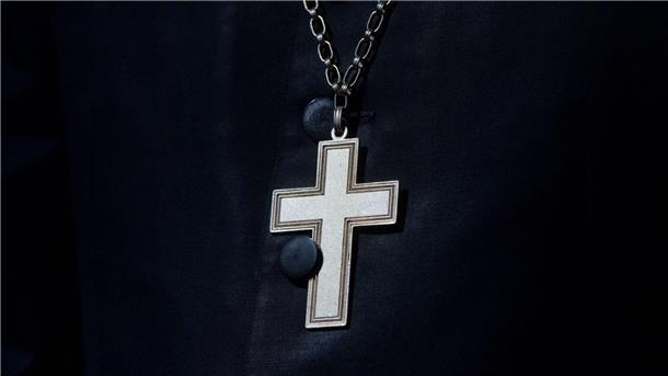 „Wir schaffen das“: Evangelische Kirche würdigt Helfer Die Evangelische Kirche in Deutschland würdigt den Einsatz vieler Menschen für Geflüchtete - zehn Jahre nach Merkels Satz „Wir schaffen das“. (Symbolbild)