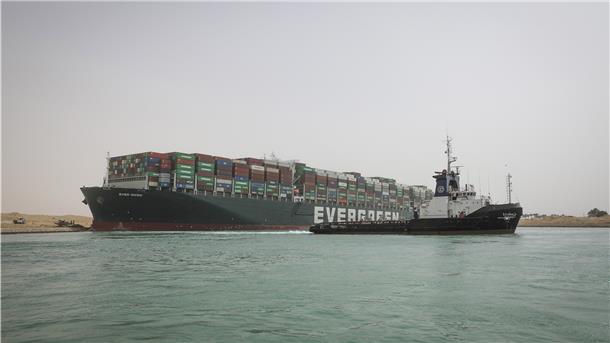 Die „Ever Given“ liegt im Suezkanal quer.