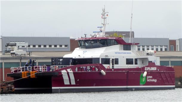 Neue Hybrid-Crew-Transfer-Vessel im Einsatz Das Schiff "Explorer" im Fischereihafen in Bremerhaven