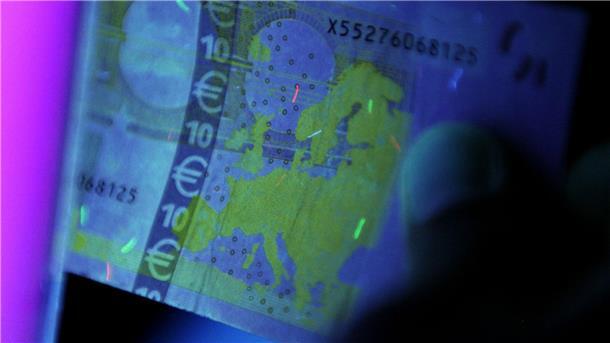OLG weist Millionenklage gegen EZB ab Die EZB ließ das Europa-Relief auf die Rückseiten sämtlicher Euro-Banknoten drucken.