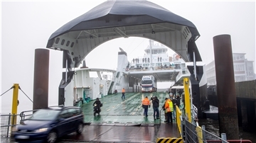 Die Fährbetreiber in Cuxhaven kämpfen mit einem zurückgehenden Geschäft und steigenden Treibstoffpreisen.