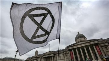 Die Fahne von Extinction Rebellion.