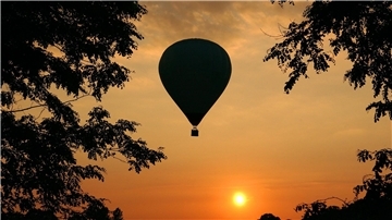 Heißluftballon am Himmel