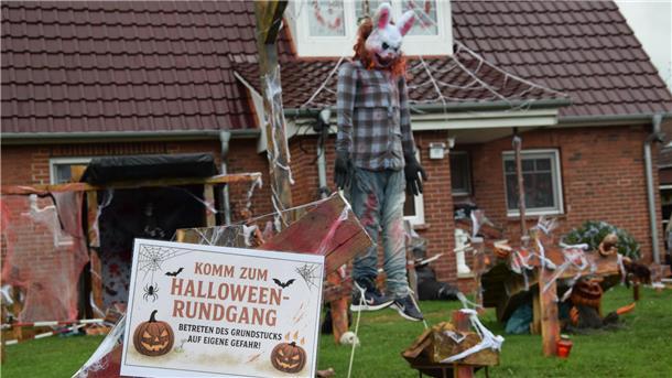 Familie Justus aus Nordenham sorgt für Gruselspaß im Vorgarten Familie Justus hat ihren Vorgarten für Halloween geschmückt.