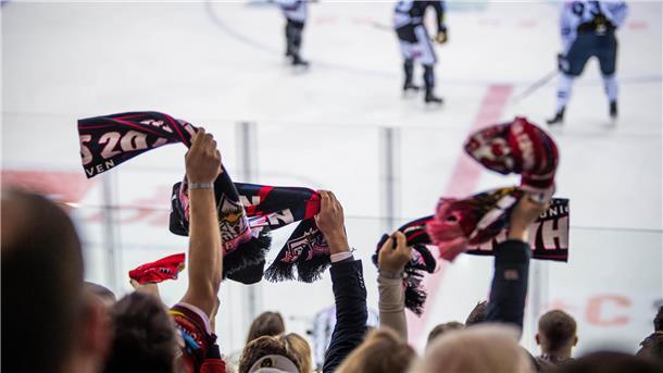Tolle Unterstützung durch die Pinguins-Fans - obwohl ein Zuschauer fehlte Die Fans der Fischtown Pinguins hatten gegen EHC Red Bull München viel Grund zum Jubeln.