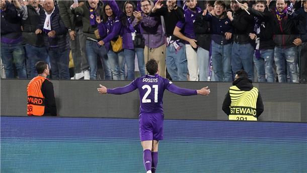 Gosens-Doppelpack zu wenig - Florenz scheitert an Betis Die Fans feiern Robin Gosens nach seinem Tor zum 2:1.