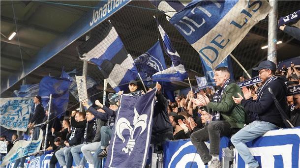 Die Fans stellten in Darmstadt zwischendurch ihre Unterstützung ein.